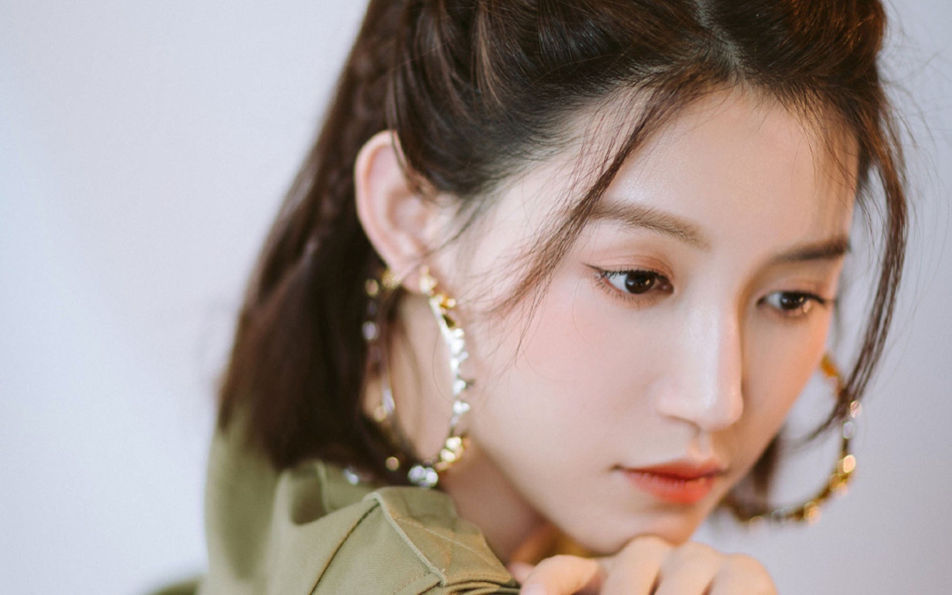 越来越多的校园足球比赛进入高校校园生活,校园足球现状