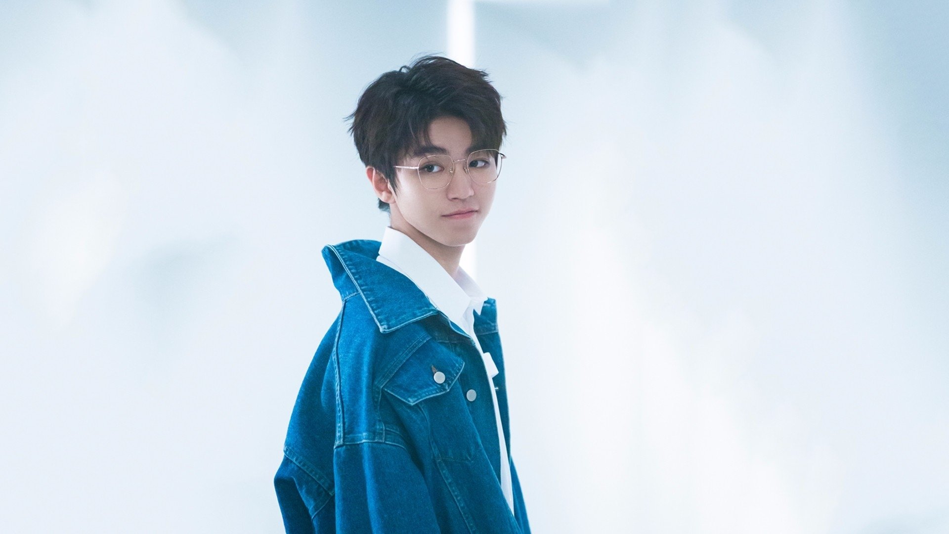 体育球队客场表现稳健获好评，球场队员分布