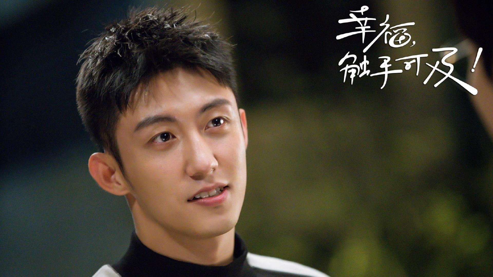 墨西哥骑手费德里科·费尔南德斯在巴黎奥运会上与“Romeo”马匹共同参赛，尽管因马匹受伤被迫退出，但展现了坚强意志。