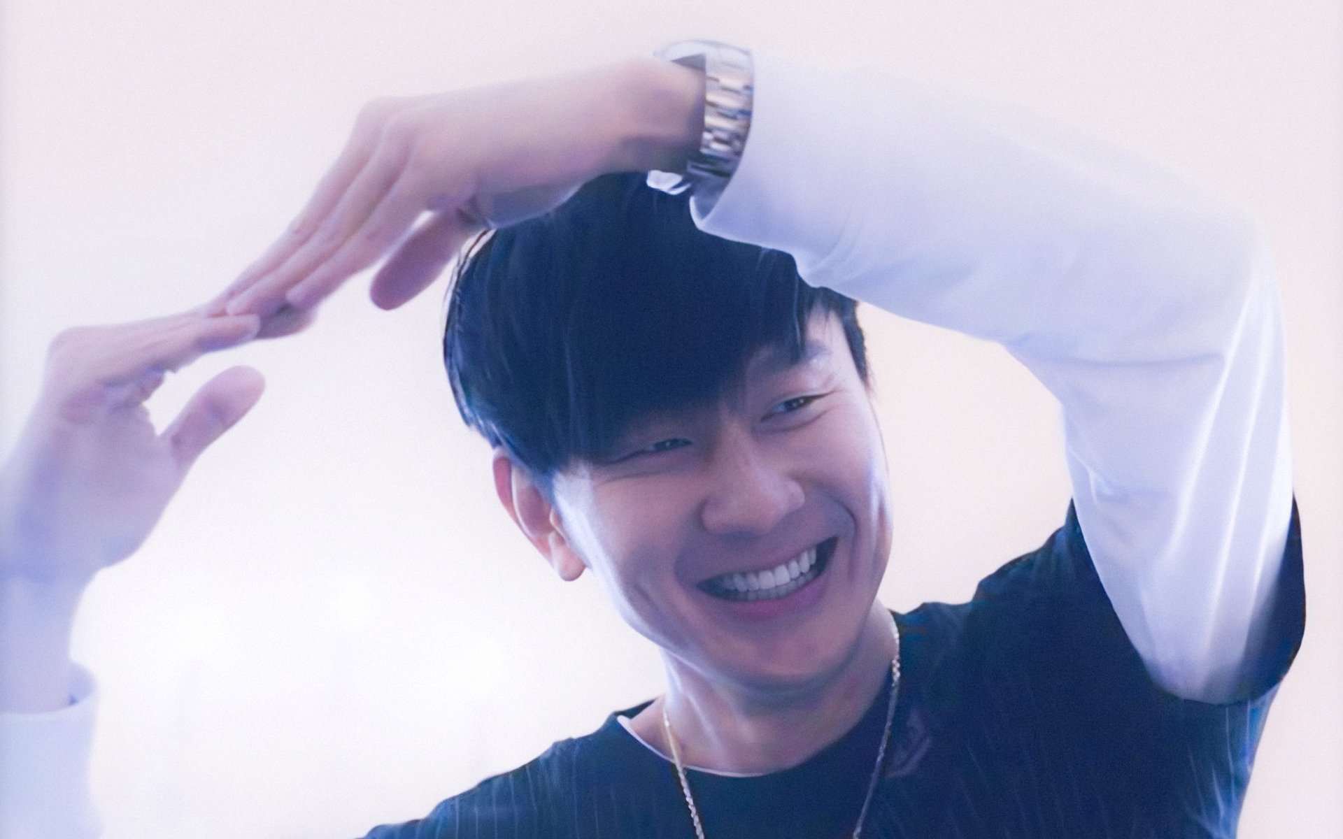 “短柄墙球：高新区全民健身馆，快速决策与精准击球，谁能在瞬息间扭转战局？”